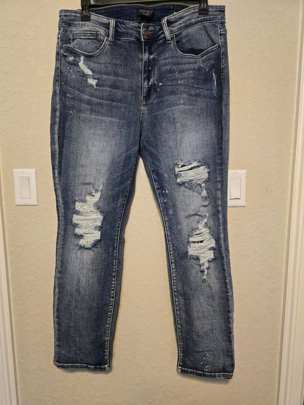 Judy Blue Boyfriend Jeans Size 18 Bleach Splash Distressed JB82169LT Like NEW